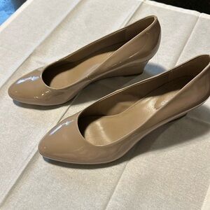 Bandolino tan patent wedge 2” (Tory Burch bag not included see separate listing)